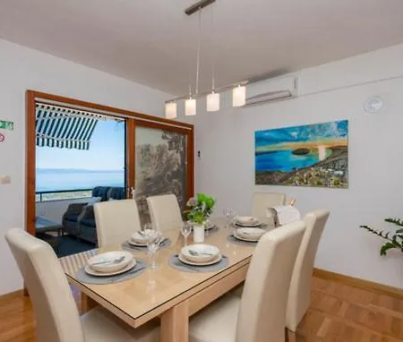 Holiday M A T E Apartment Makarska