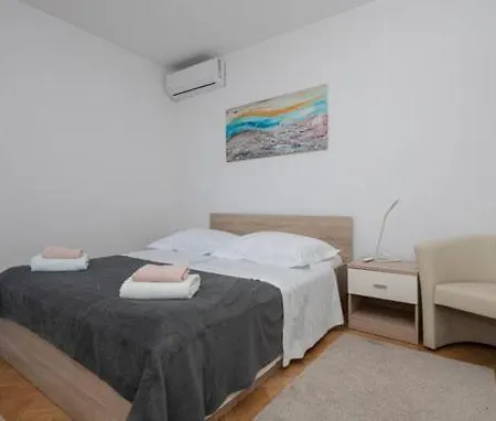 Holiday M A T E Apartment Makarska