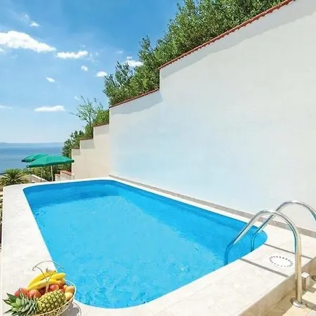Holiday M A T E Apartment