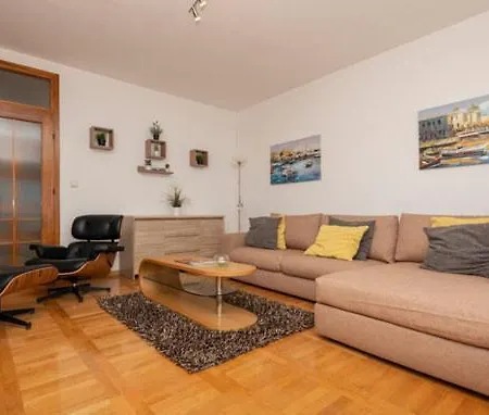 Apartment Holiday M A T E